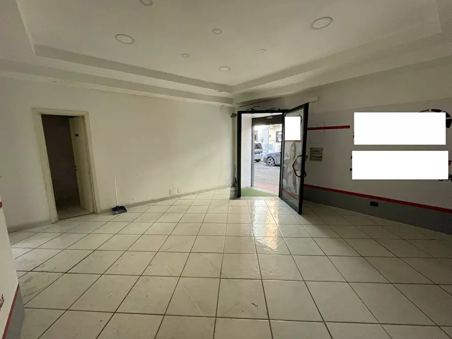 Immagine 8 di Locale commerciale in vendita  a Pompei