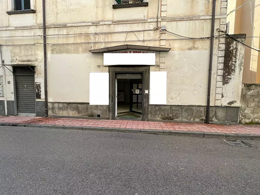 Immagine 10 di Locale commerciale in vendita  a Pompei