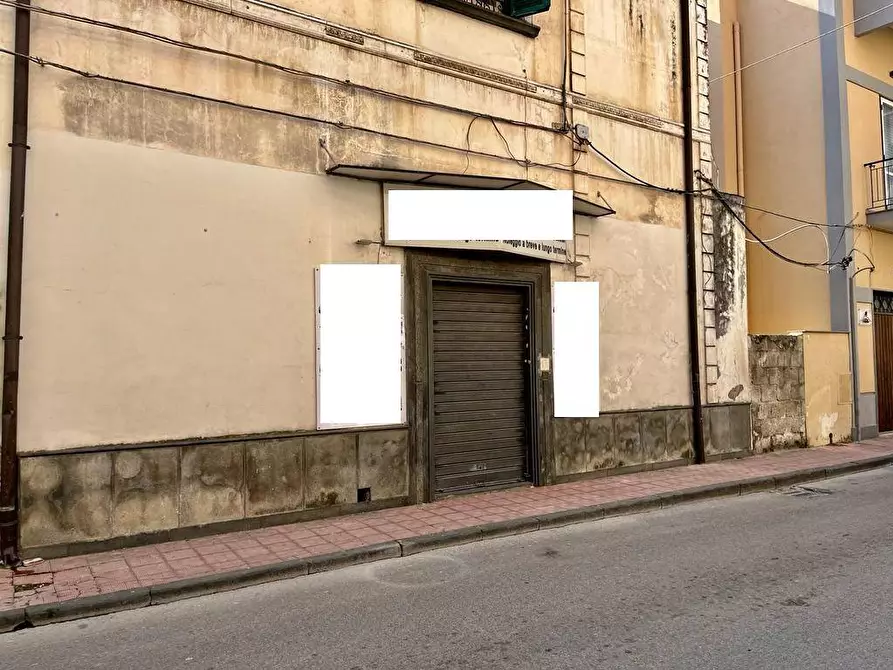 Immagine 12 di Locale commerciale in vendita  a Pompei