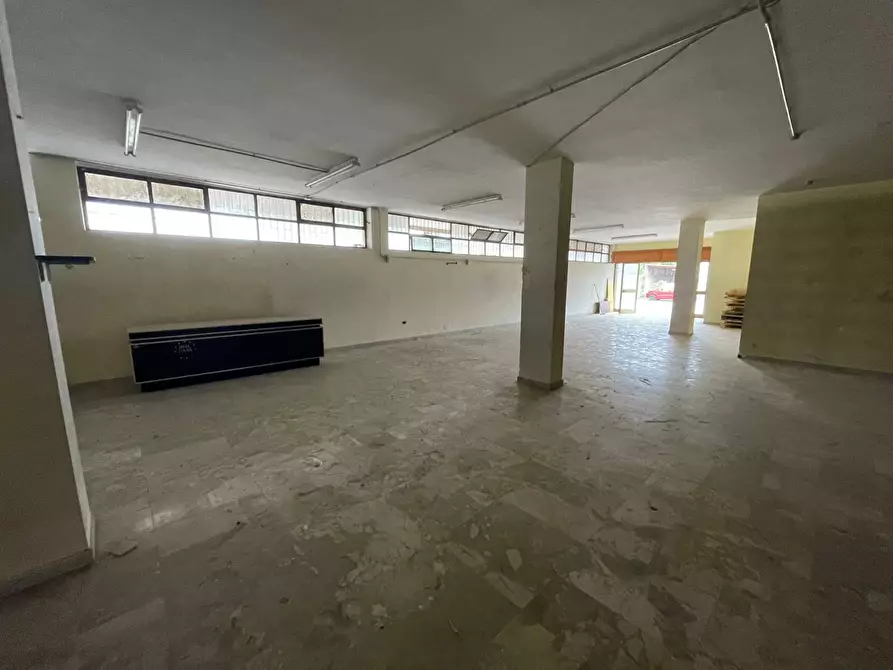 Immagine 2 di Locale commerciale in vendita  in via Sarno a Ottaviano