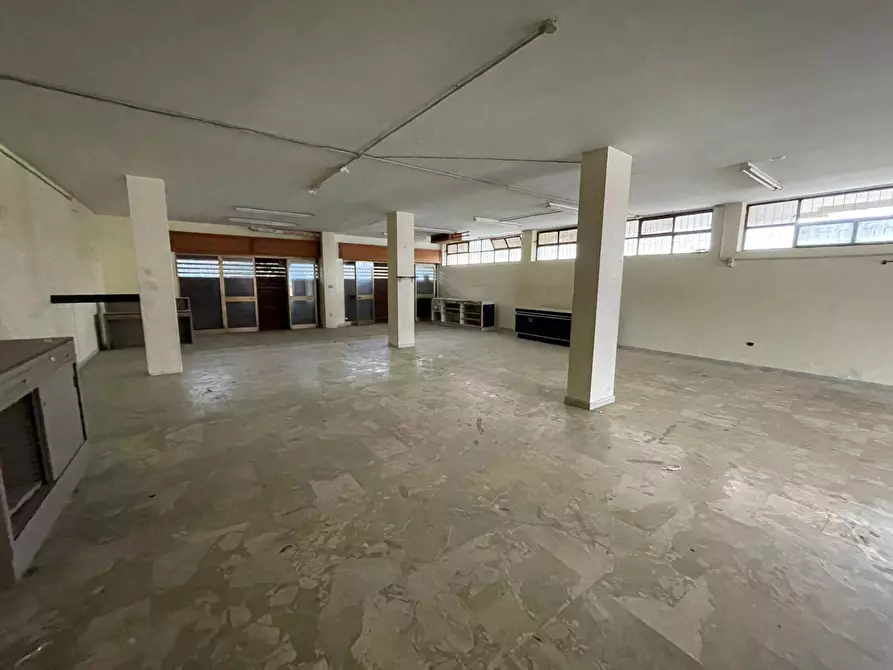 Immagine 3 di Locale commerciale in vendita  in via Sarno a Ottaviano