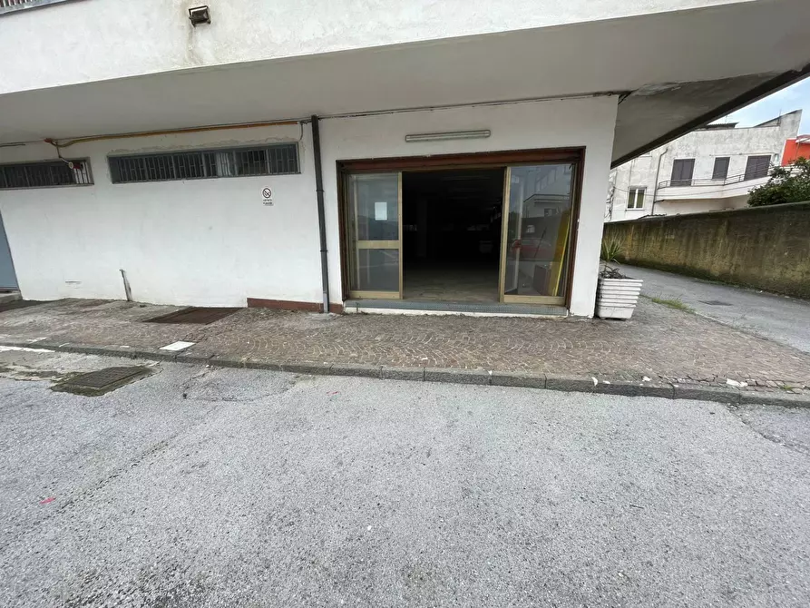 Immagine 4 di Locale commerciale in vendita  in via Sarno a Ottaviano