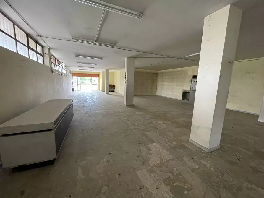 Immagine 6 di Locale commerciale in vendita  in via Sarno a Ottaviano