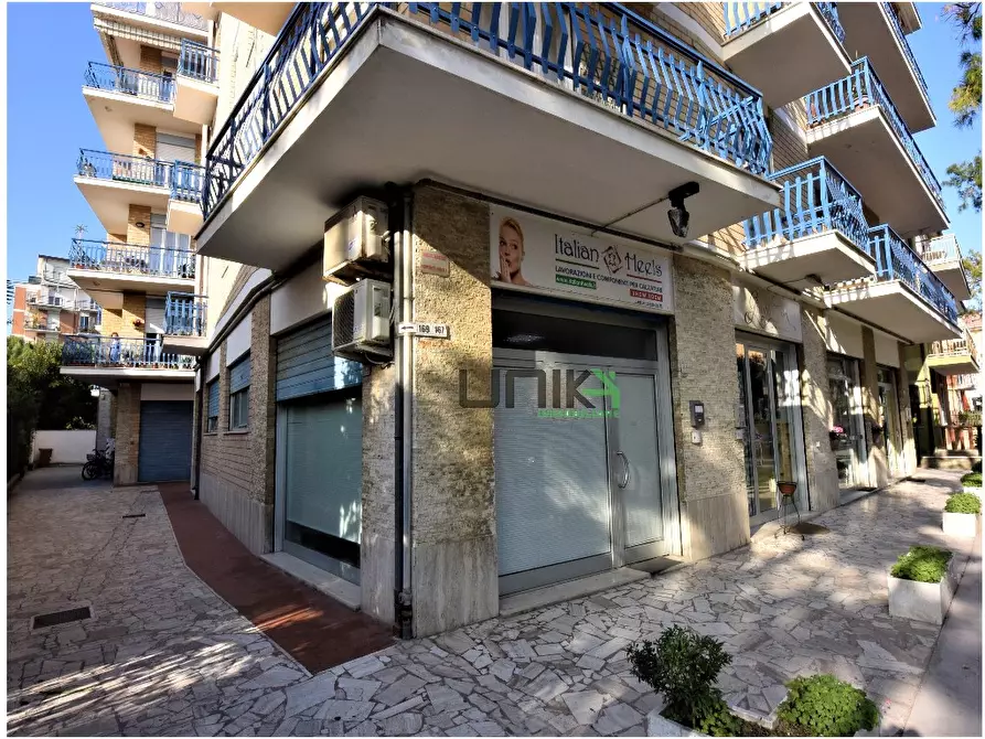 Immagine 4 di Locale commerciale in vendita  a Porto San Giorgio