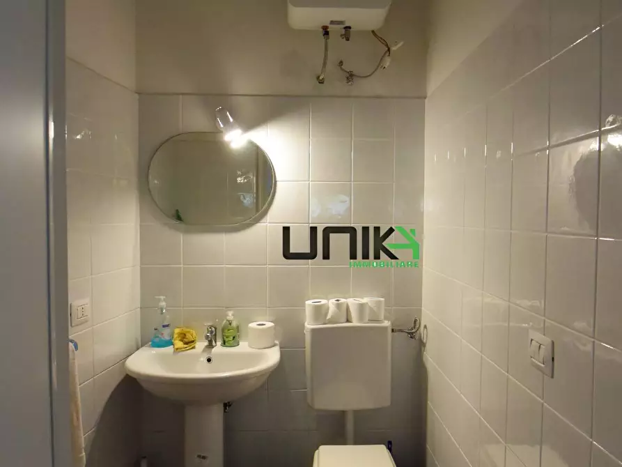 Immagine 3 di Locale commerciale in vendita  a Porto San Giorgio