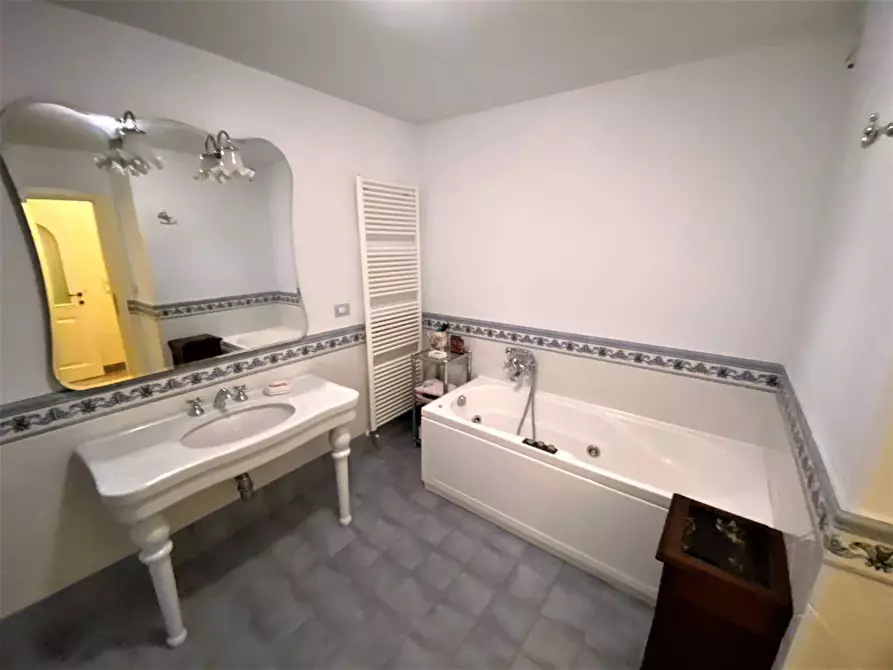 Immagine 11 di Rustico / casale in vendita  a Fermo