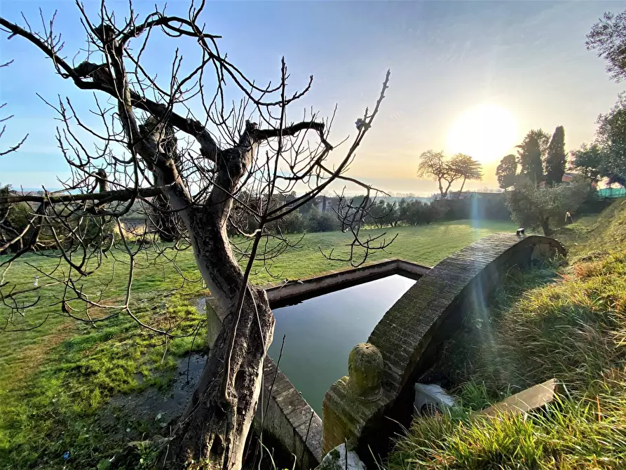 Immagine 1 di Villa in vendita  a Fermo