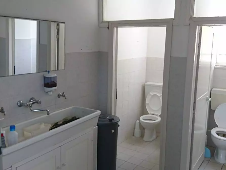 Immagine 5 di Locale commerciale in vendita  a Lapedona