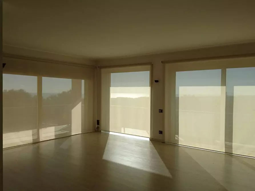 Immagine 10 di Locale commerciale in vendita  a Lapedona