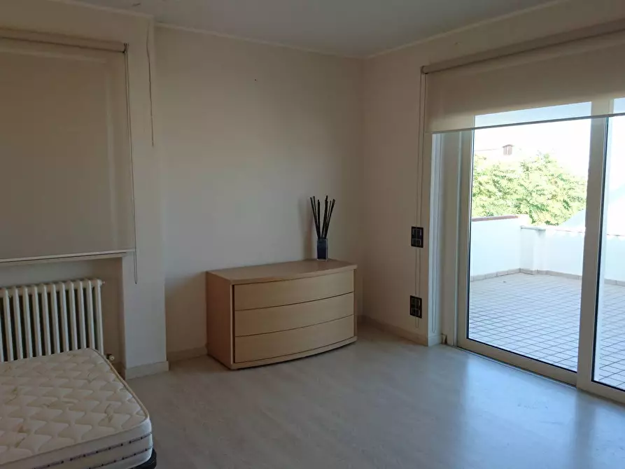 Immagine 12 di Locale commerciale in vendita  a Lapedona