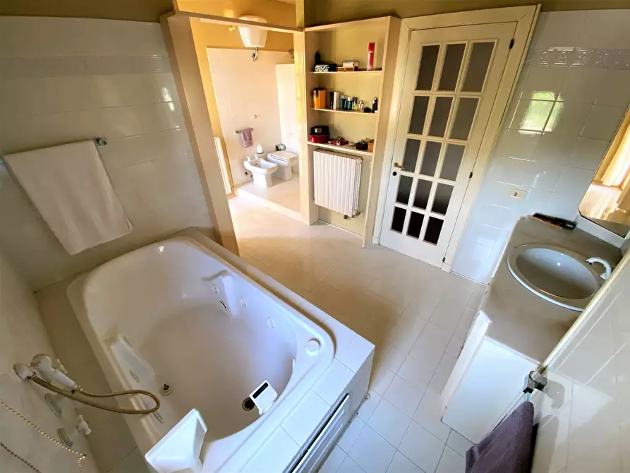 Immagine 22 di Villa in vendita  a Fermo