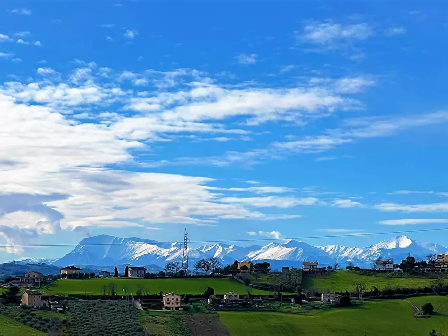 Immagine 3 di Villa in vendita  a Fermo