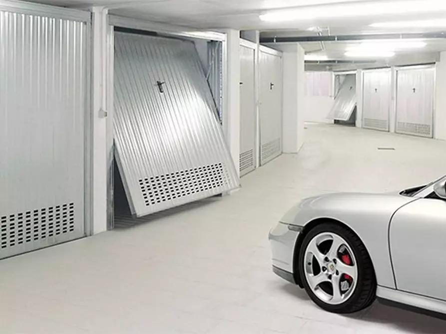 Immagine 4 di Box auto in vendita  a Porto San Giorgio