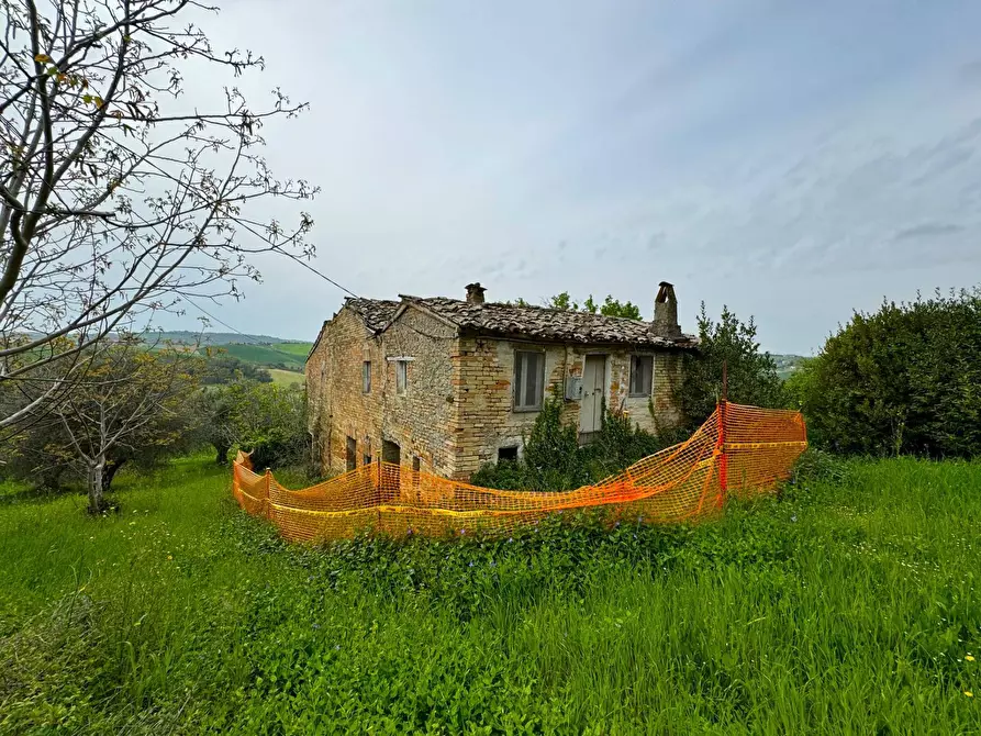 Immagine 1 di Rustico / casale in vendita  a Fermo