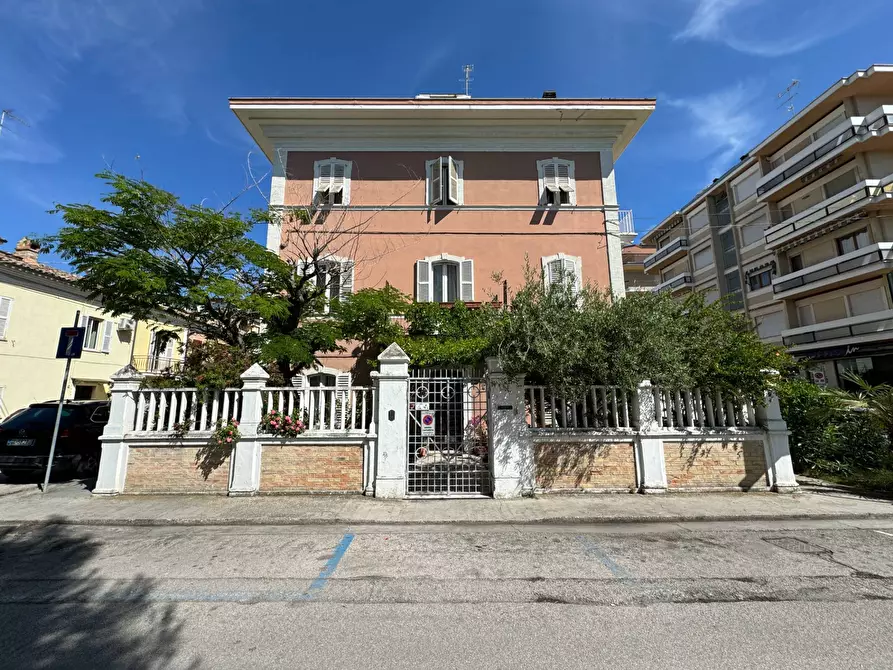 Immagine 1 di Villa in vendita  a Porto San Giorgio