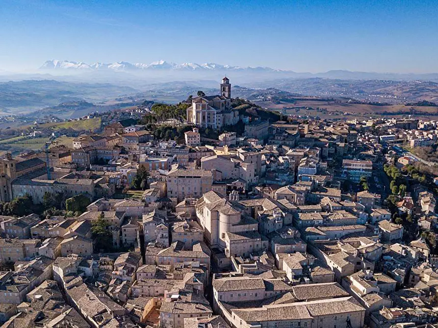 Immagine 1 di Casa indipendente in vendita  a Fermo