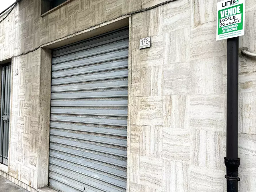 Immagine 2 di Magazzino in vendita  a Porto San Giorgio