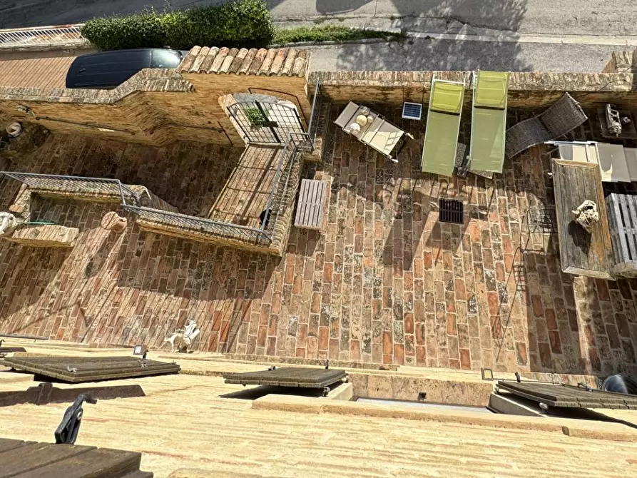 Immagine 1 di Villa in vendita  a Montegranaro