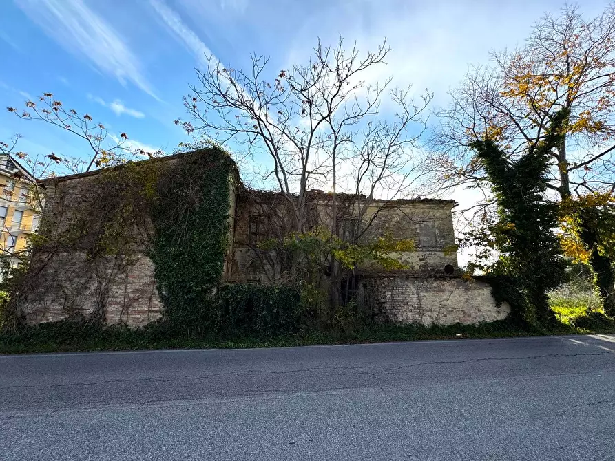 Immagine 4 di Rustico / casale in vendita  a Montegranaro