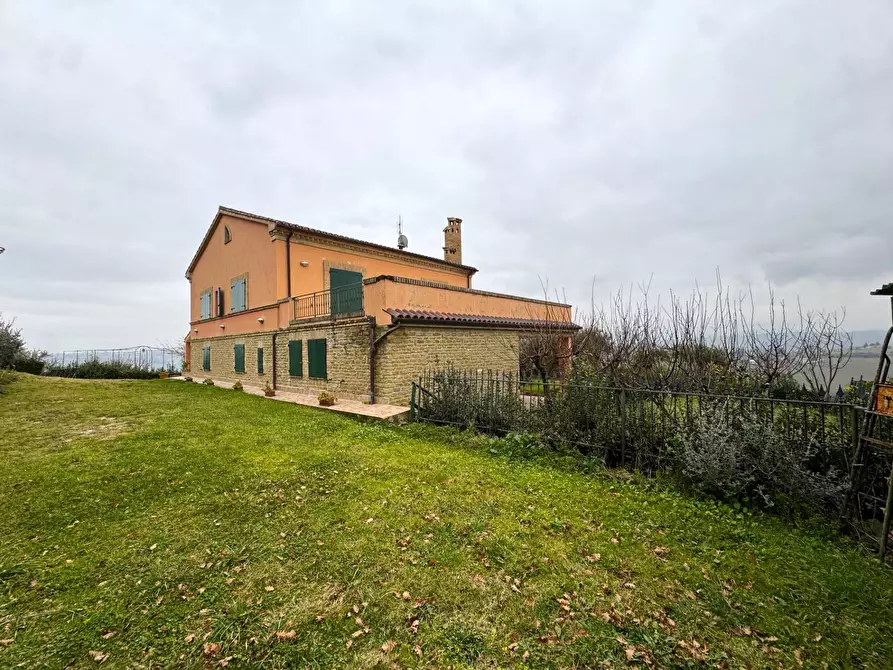 Immagine 27 di Rustico / casale in vendita  a Tolentino