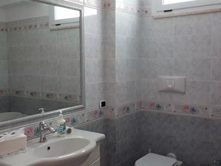 Immagine 5 di Locale commerciale in affitto  a Porto San Giorgio