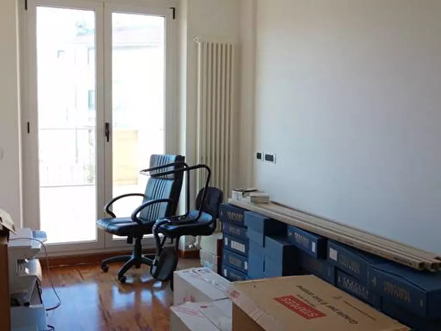 Immagine 6 di Locale commerciale in affitto  a Porto San Giorgio