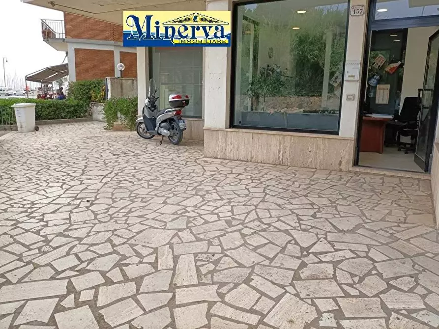 Immagine 2 di Locale commerciale in vendita  in corso Giacomo Matteotti a Nettuno