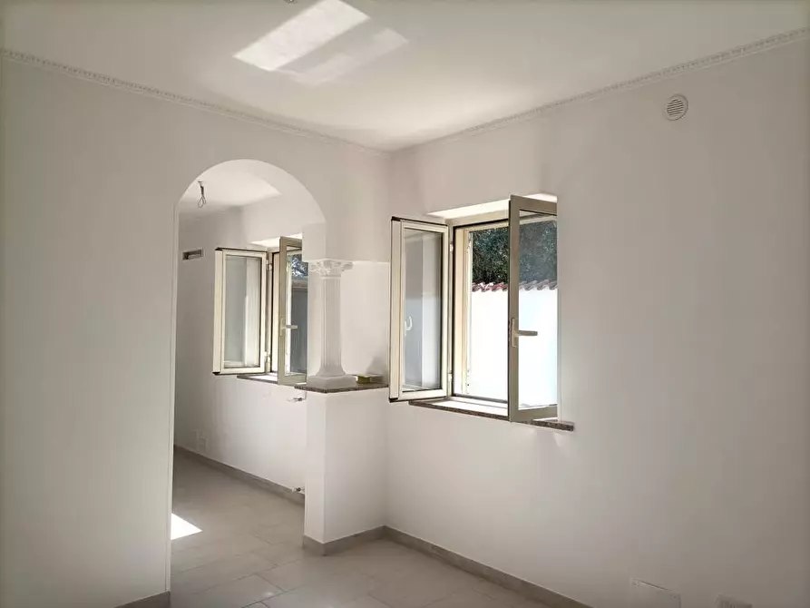 Immagine 18 di Villa in vendita  in Via Priverno a Nettuno