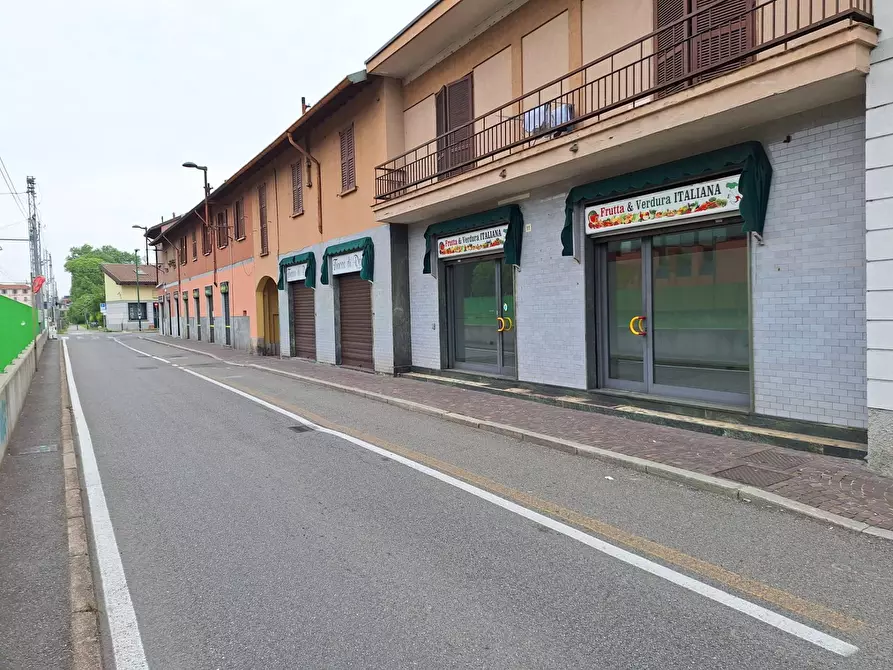 Immagine 1 di Locale commerciale in affitto  in Via IV Novembre a Paderno Dugnano