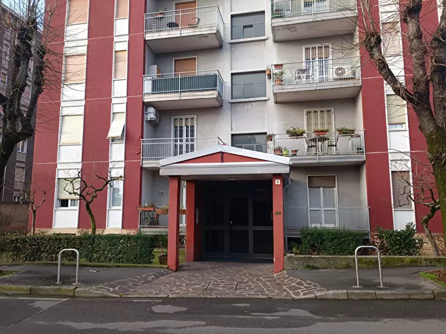 Immagine 23 di Appartamento in vendita  in via Tommaso Grossi a Paderno Dugnano