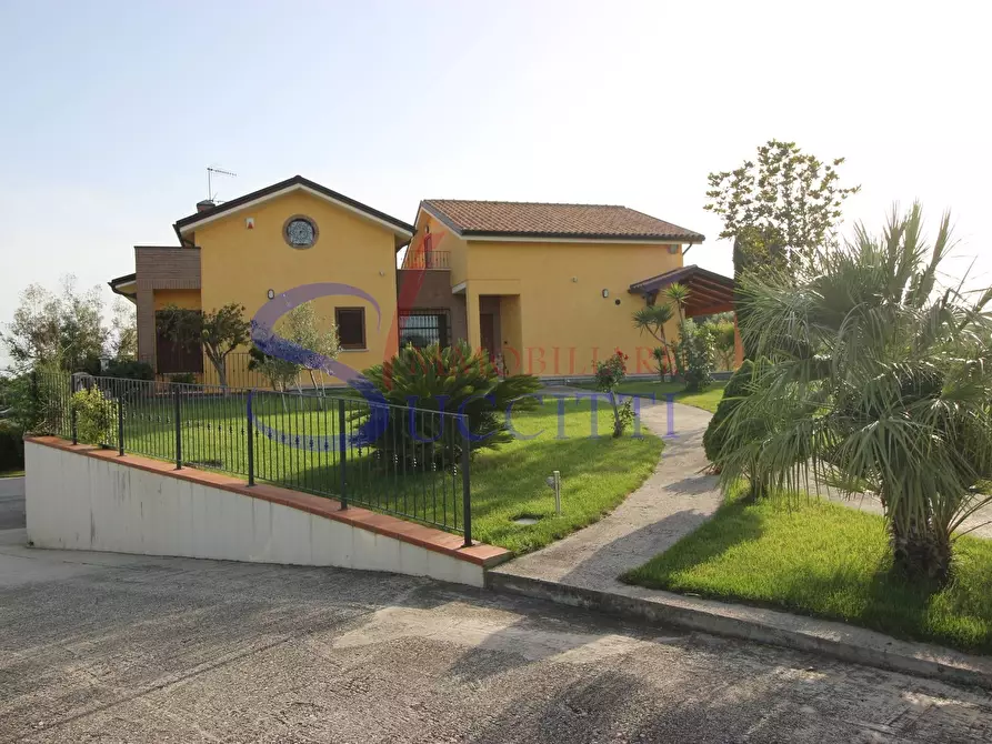 Immagine 2 di Villa in vendita  in Via Terrabianca a Tortoreto