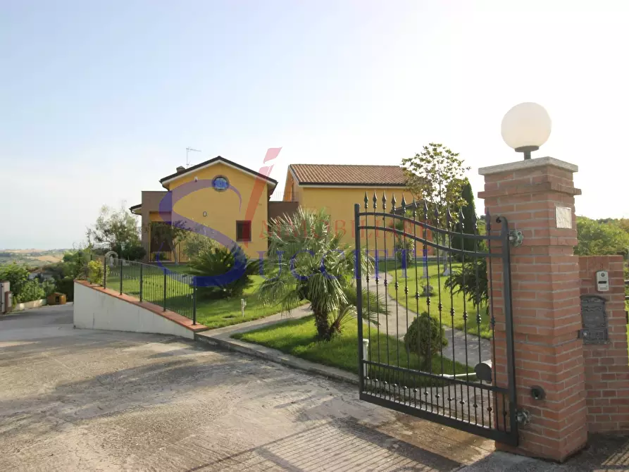Immagine 1 di Villa in vendita  in Via Terrabianca a Tortoreto