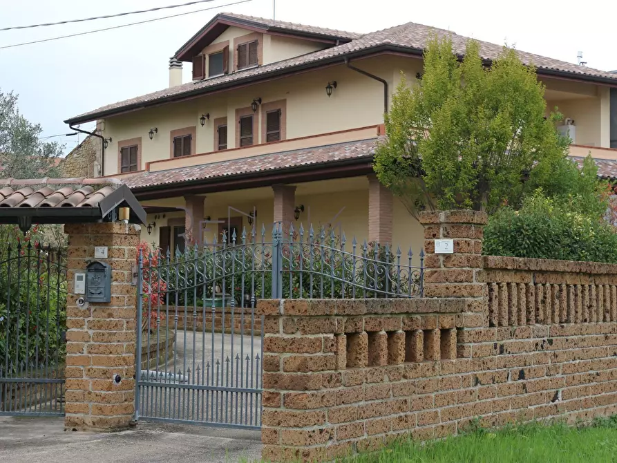 Immagine 1 di Villa in vendita  in Via Mirabilii a Campli