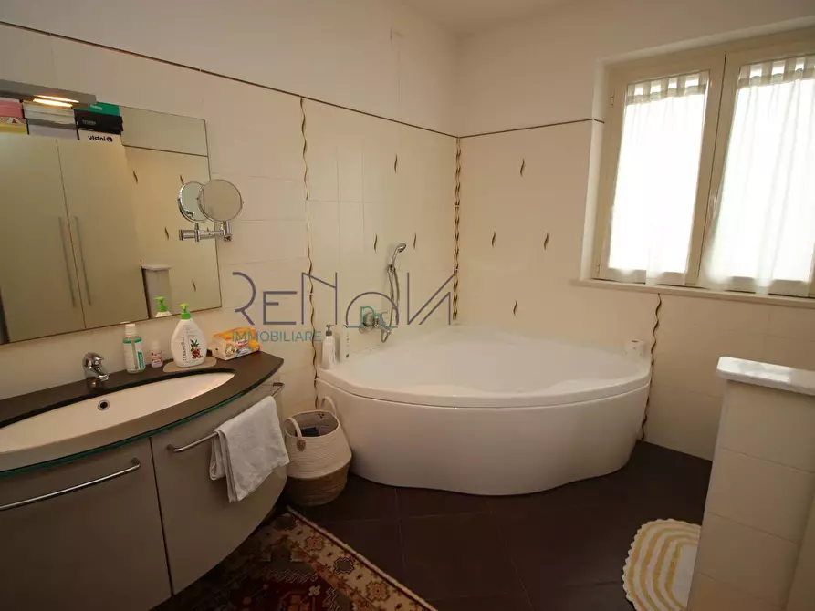 Immagine 27 di Appartamento in vendita  in Via Boccaccio a Corropoli