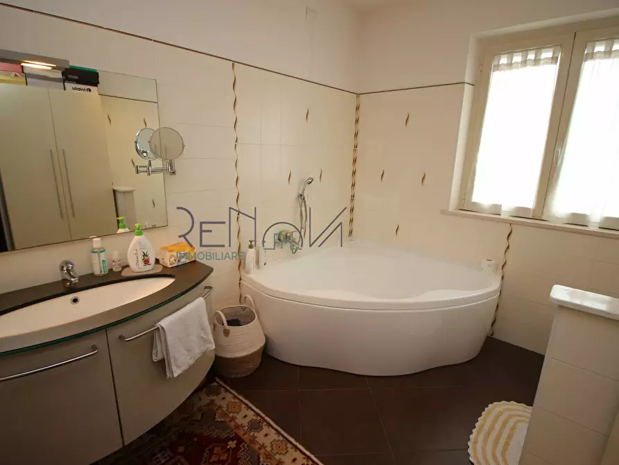 Immagine 30 di Appartamento in vendita  in Via Boccaccio a Corropoli