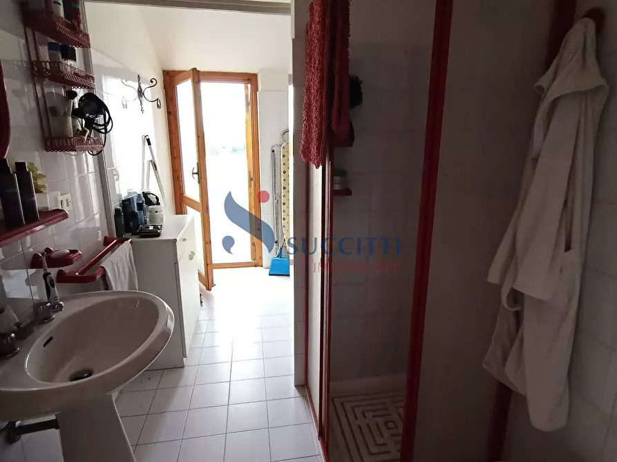 Immagine 8 di Appartamento in vendita  in Via Roma a Corropoli