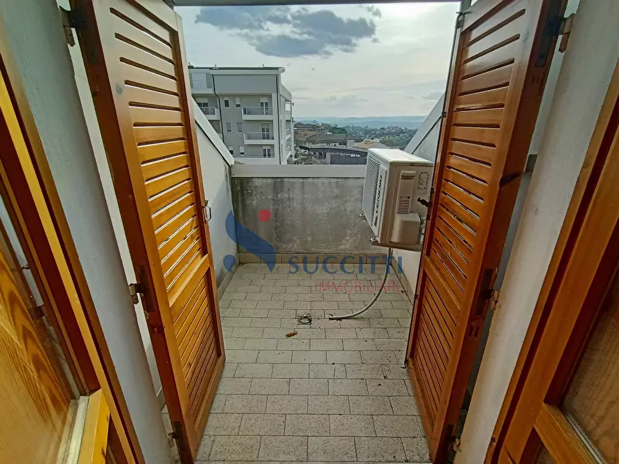 Immagine 22 di Appartamento in vendita  in Via Roma a Corropoli