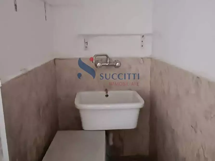 Immagine 12 di Locale commerciale in affitto  in via Vincenzo Irelli a Teramo