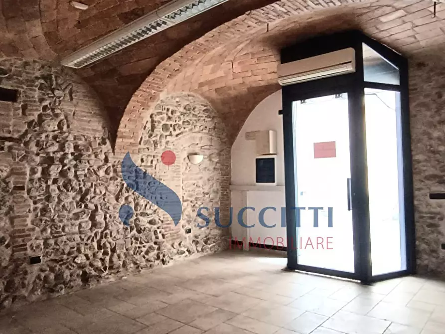 Immagine 5 di Locale commerciale in affitto  in via Raneiro a Teramo