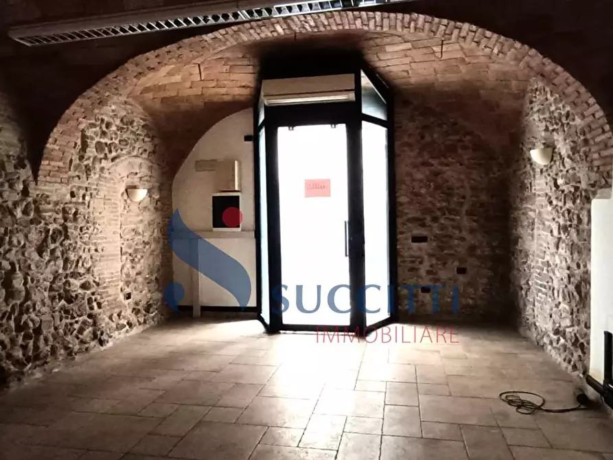 Immagine 6 di Locale commerciale in affitto  in via Raneiro a Teramo