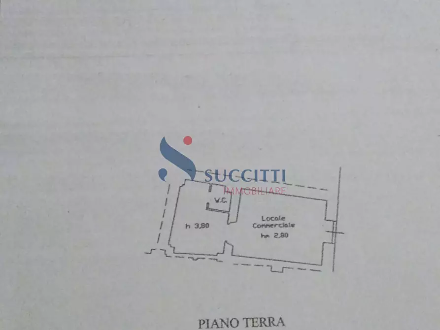 Immagine 7 di Locale commerciale in affitto  in via Raneiro a Teramo