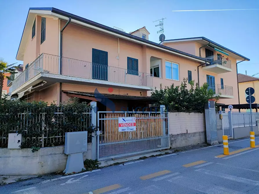 Immagine 1 di Casa indipendente in vendita  in Via G. D'Annunzio a Tortoreto