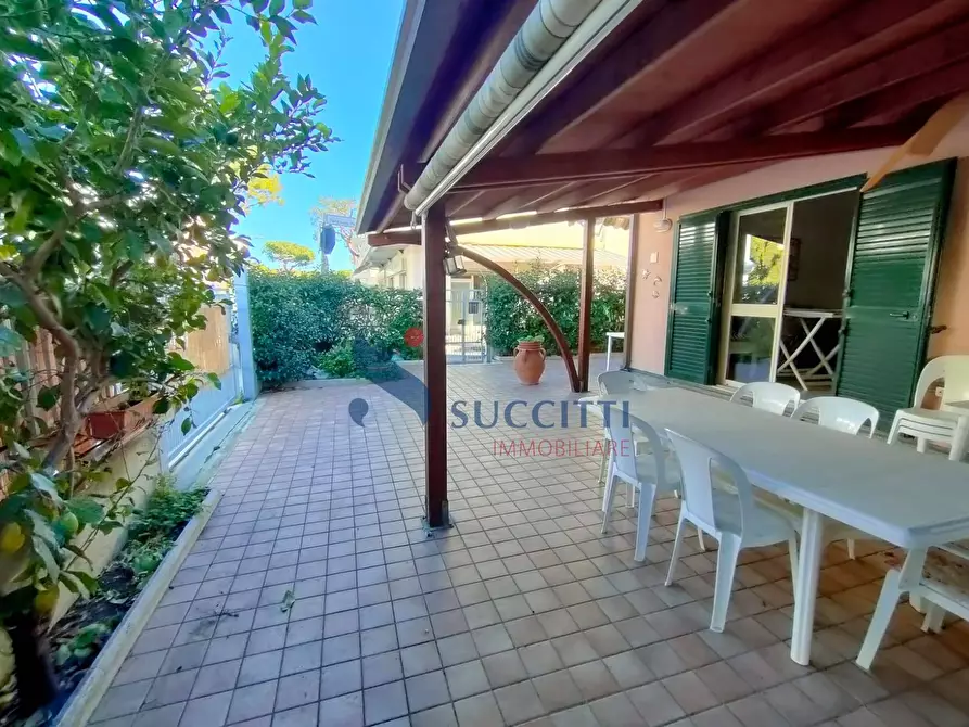 Immagine 2 di Casa indipendente in vendita  in Via G. D'Annunzio a Tortoreto