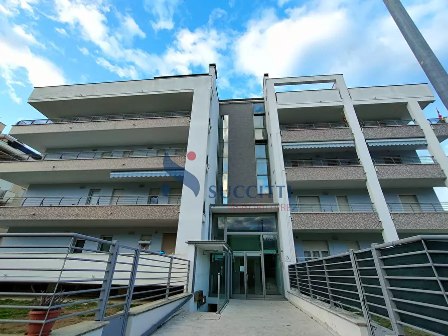 Immagine 2 di Appartamento in vendita  in Via Ettore Petrolini a Martinsicuro