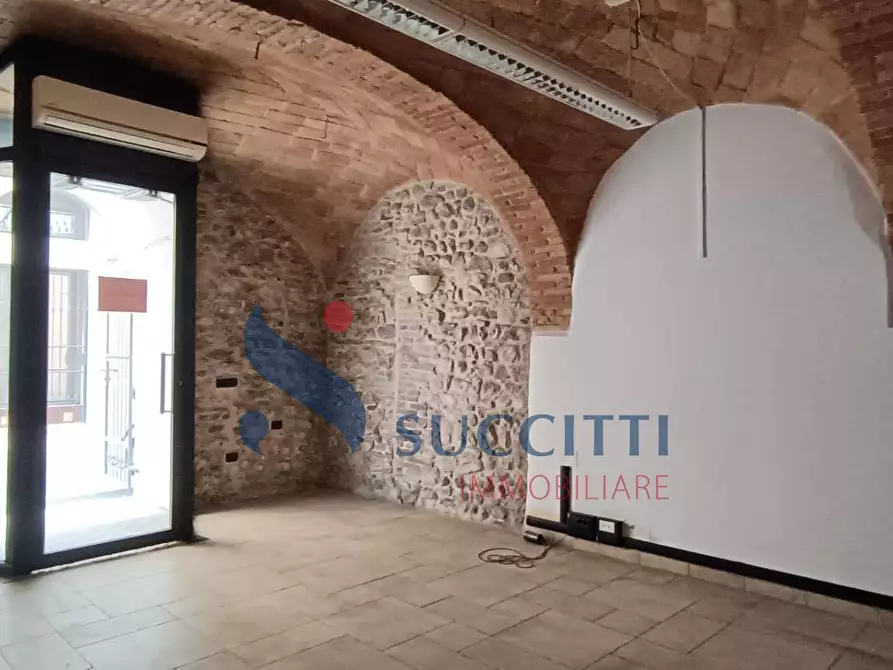 Immagine 9 di Locale commerciale in vendita  in via Raneiro a Teramo