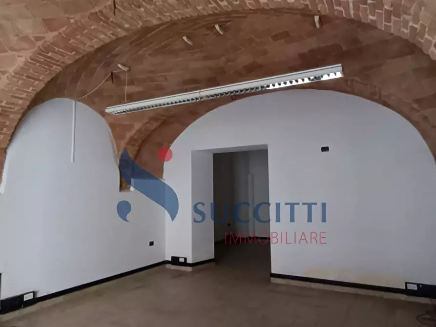 Immagine 5 di Locale commerciale in vendita  in via Raneiro a Teramo