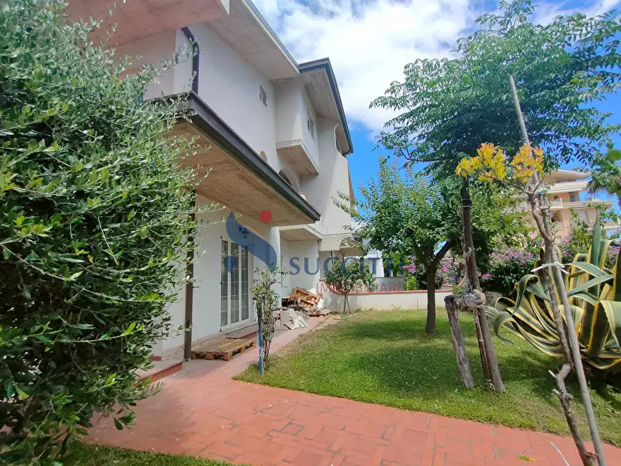 Immagine 3 di Villa in vendita  in Via Corradino D'Ascanio a Tortoreto