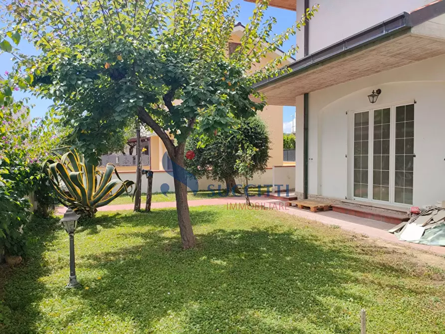 Immagine 5 di Villa in vendita  in Via Corradino D'Ascanio a Tortoreto