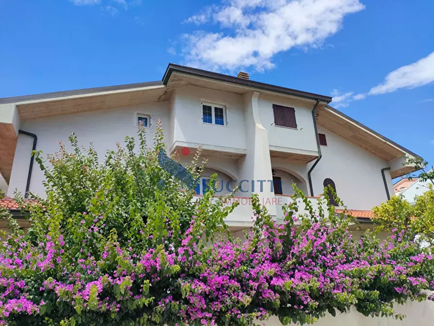 Immagine 2 di Villa in vendita  in Via Corradino D'Ascanio a Tortoreto