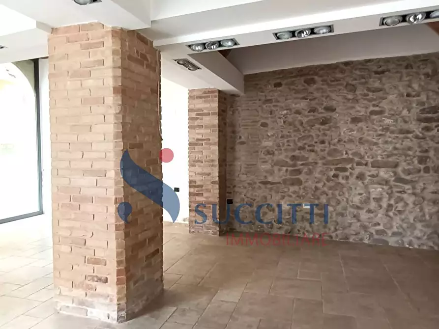 Immagine 3 di Locale commerciale in affitto  in via Raneiro a Teramo